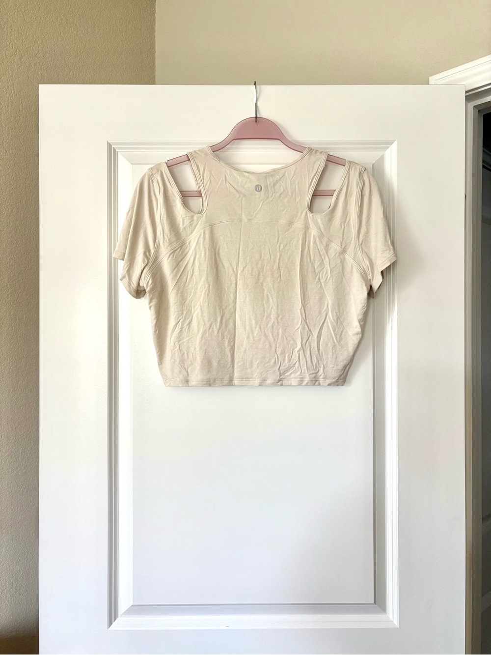 Lululemon Shoulder Cut-Out Yoga T-Shirt Bone Crop Tee Size 12 - Picture 4 of 6